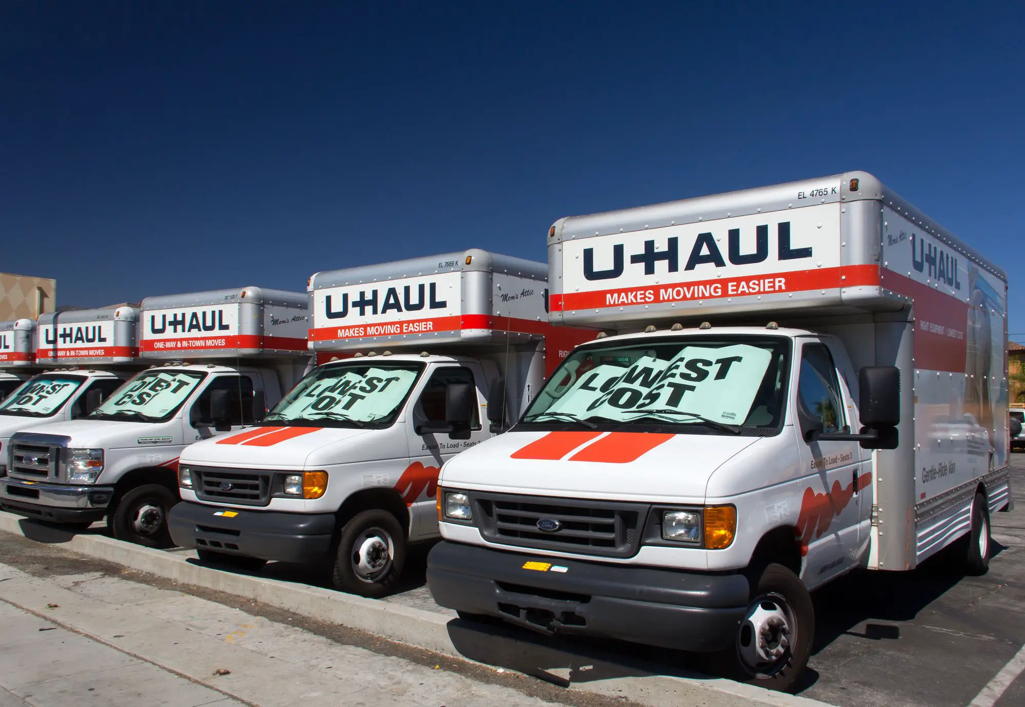Why U-Haul Trucks All have Arizona License Plates?