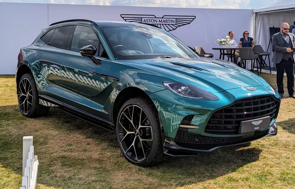 Aston Martin Dbx 707