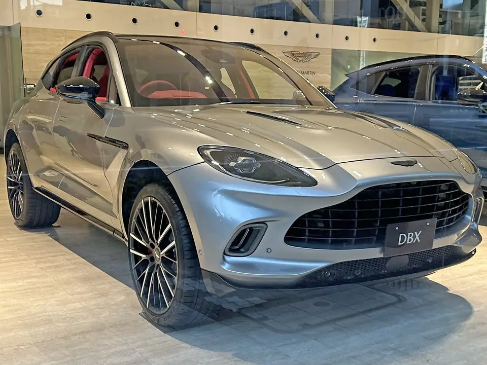 Aston Martin Dbx V8