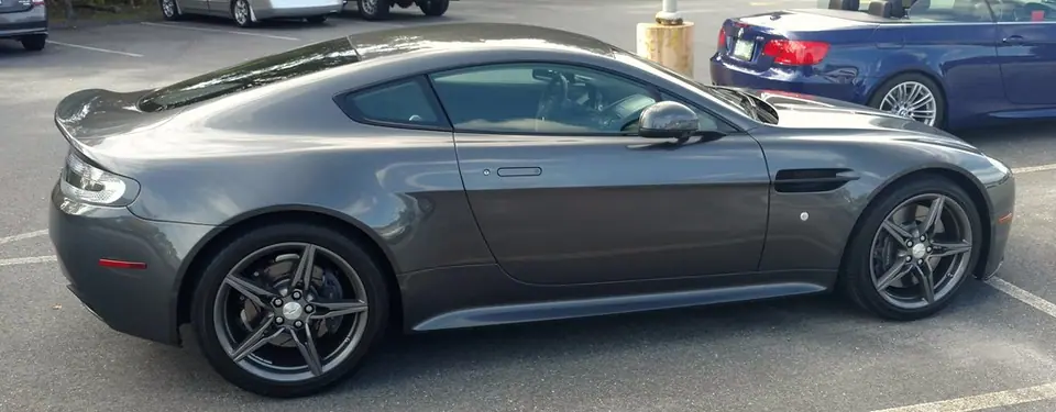 Aston Martin Vantage GT