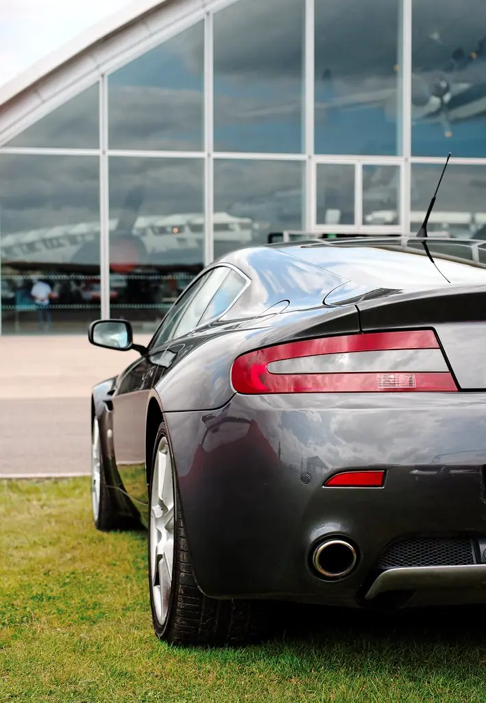 Aston Martin Vantage V8