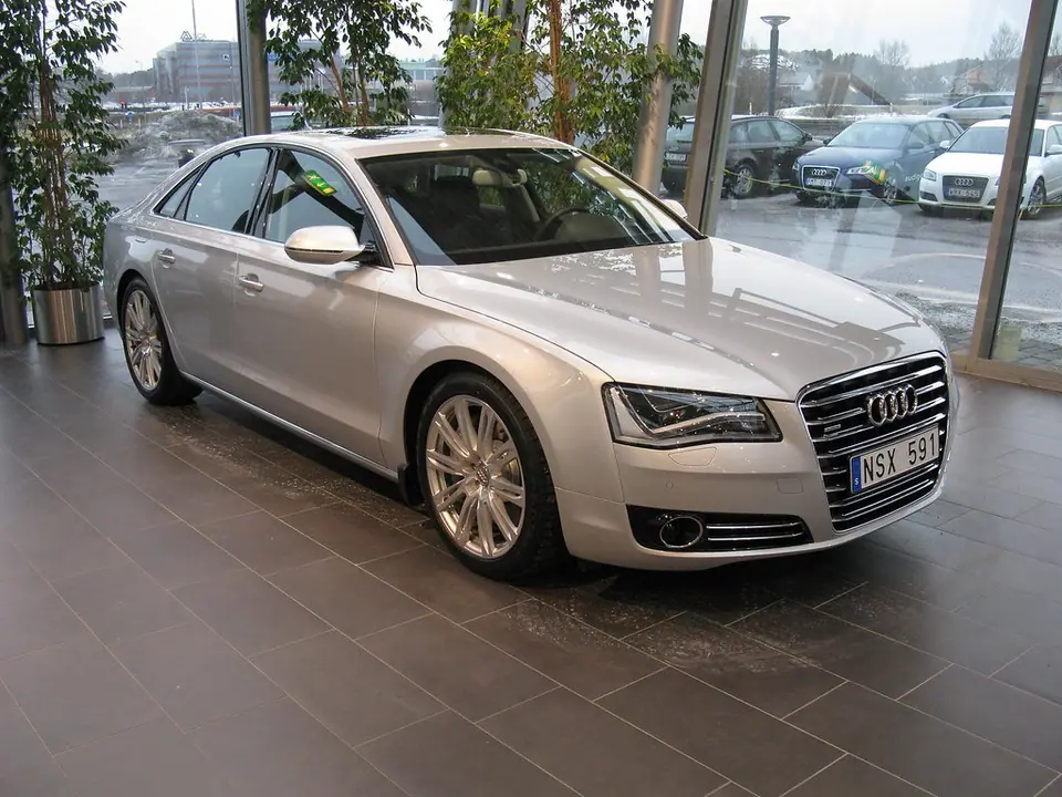 Audi A8 quattro
