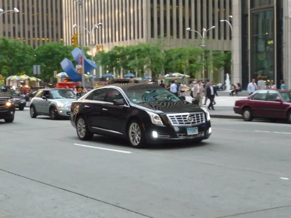 Cadillac Xts Limo