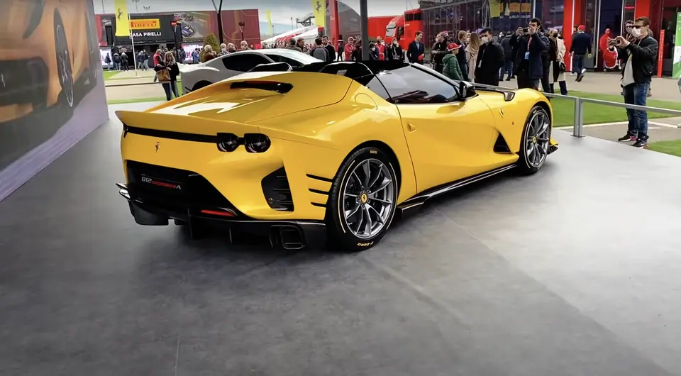 Ferrari 812 Competizione A