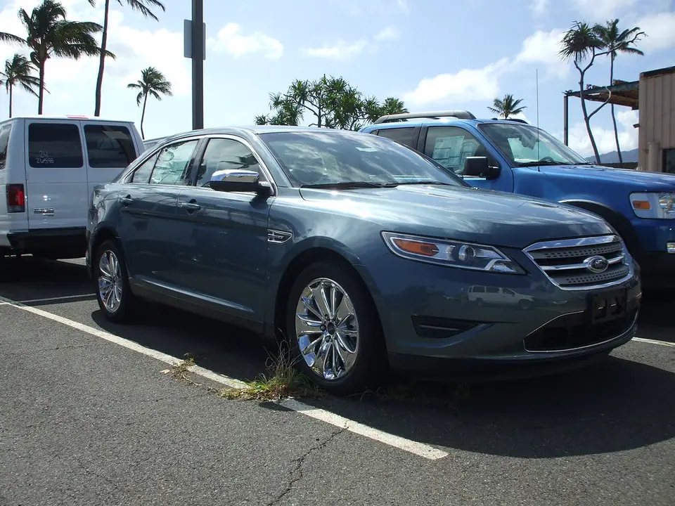Ford Taurus Awd
