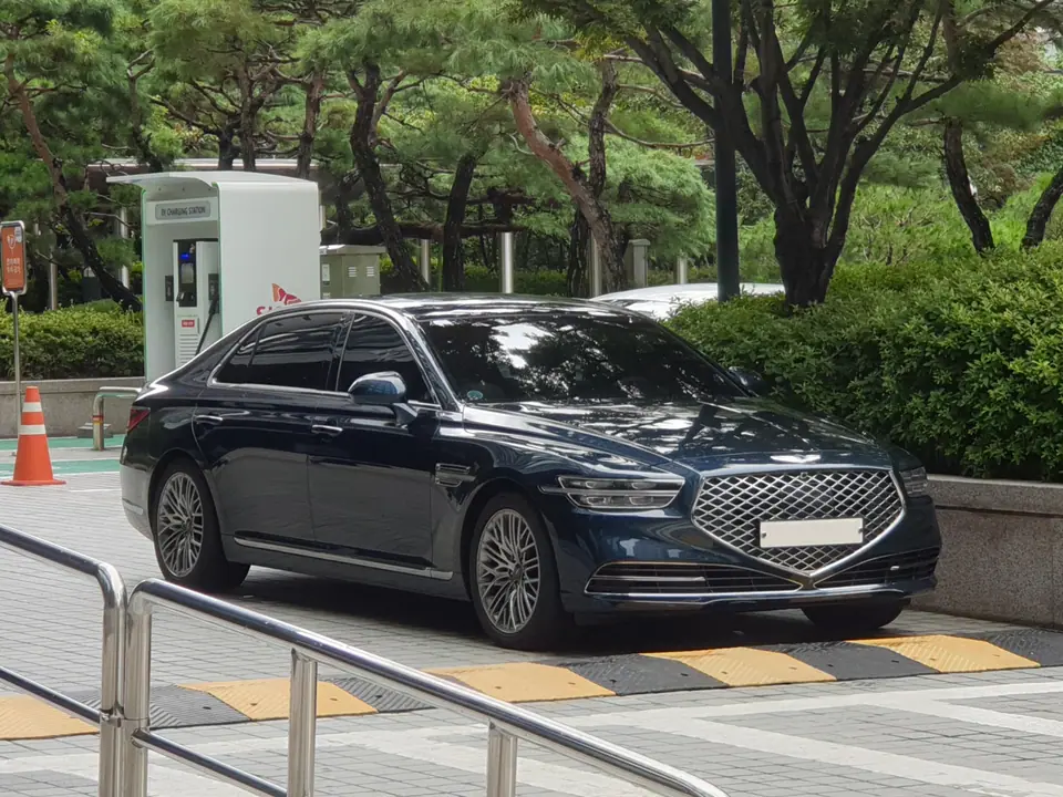 Genesis G90 Awd