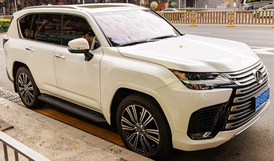 Lexus LX 700h