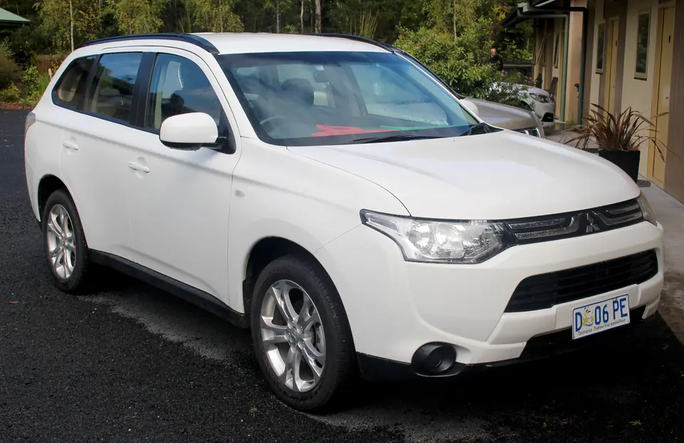 Mitsubishi Outlander 2WD