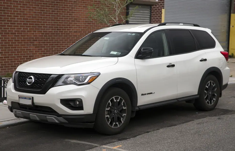 Nissan Pathfinder 4WD Rock Creek