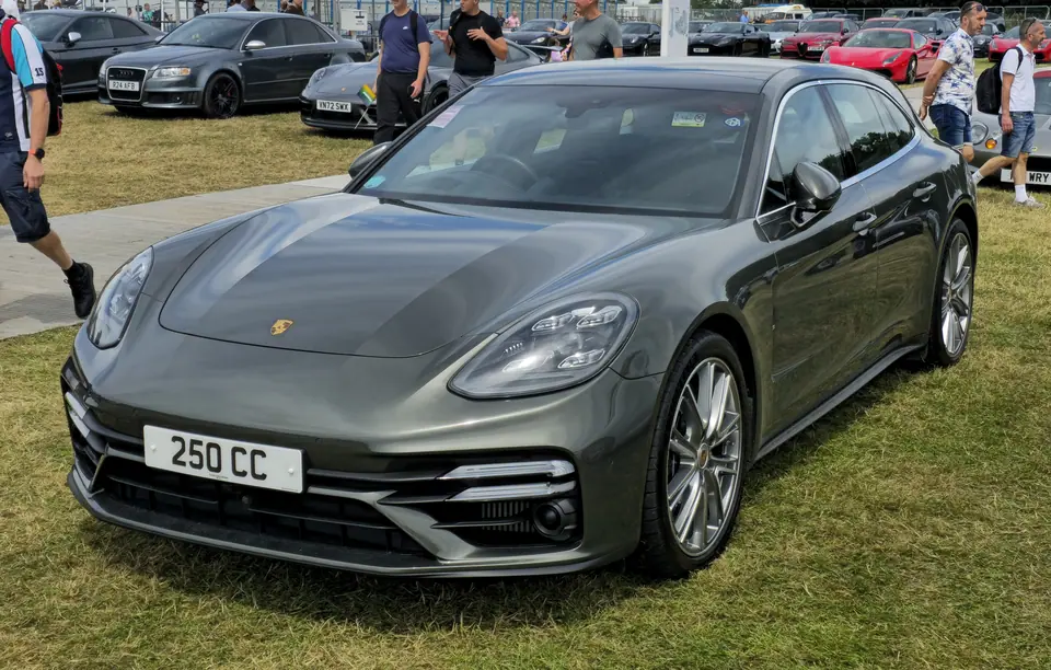 Porsche Panamera Turbo ST