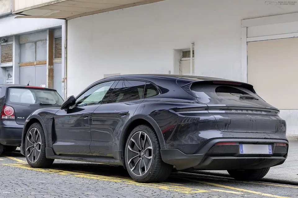 Porsche Taycan 4 Cross Turismo