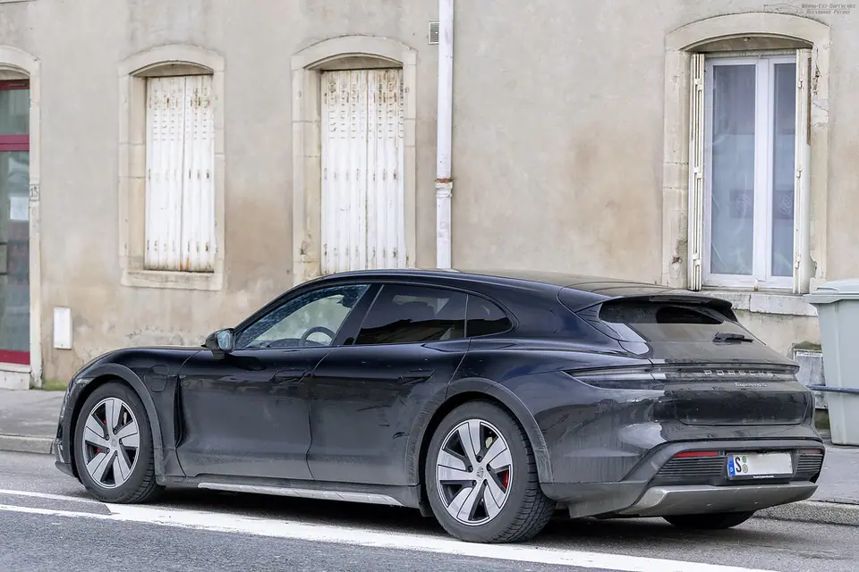 Porsche Taycan 4S Cross Turismo