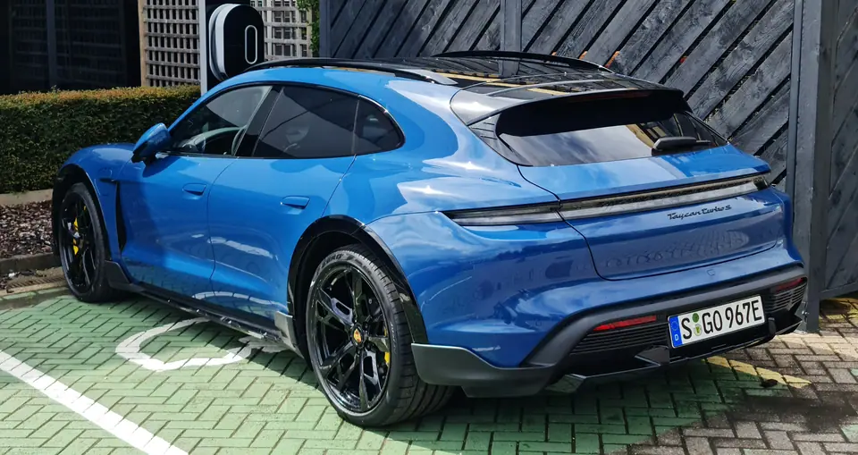Porsche Taycan Turbo S Cross Turismo
