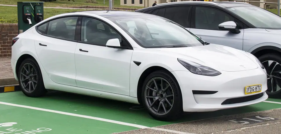 Tesla Model 3 Rwd