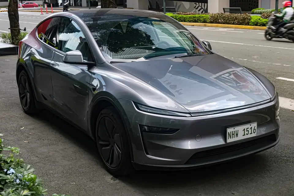 Tesla Model Y Long Range Rwd