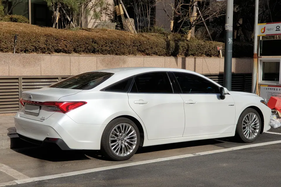 Toyota Avalon Hybrid Xle